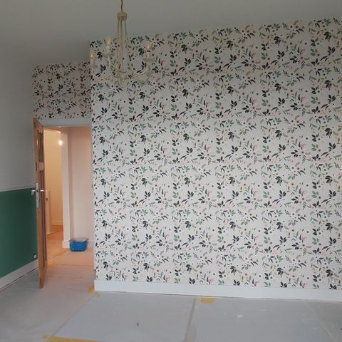 Tapissage et papier peint – chambre à Rixensart