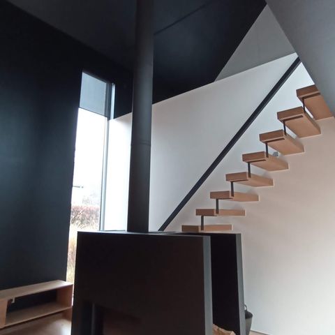 Peinture intérieure – escalier et séjour contemporains à Lasne