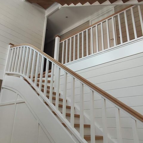 Peinture de boiseries – escalier et garde-corps à Waterloo